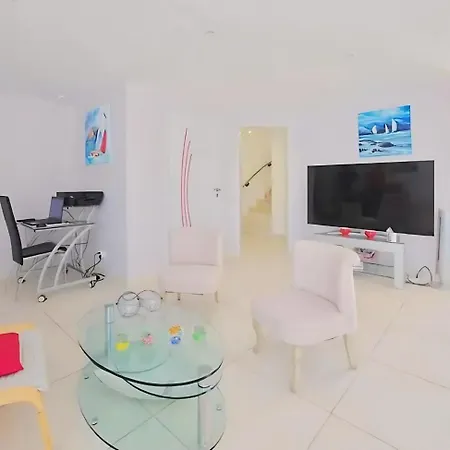 Maison De A 500m De La Avec Stationnement